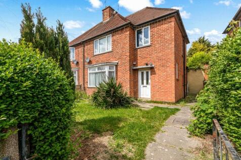 Cartwright Drive, Oadby, Leicester 3 bed semi
