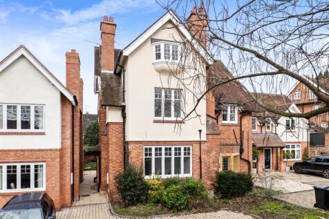 4 bedroom end of terrace house for sale
