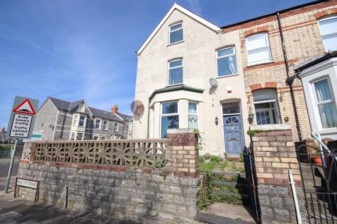 4 bedroom end of terrace house for sale