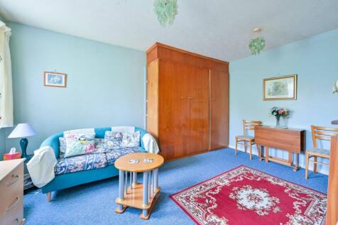 Studio flat for sale