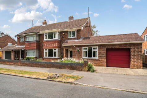 Loggon Road, Basingstoke, RG21 3PF 4 bed semi