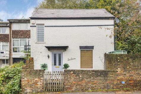 Roxeth Hill, Harrow on the Hill 2 bed detached house for sale
