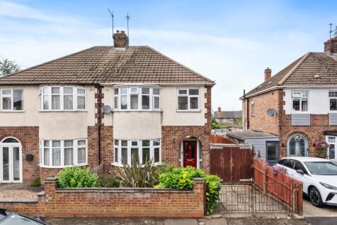 Hayden Avenue, Wellingborough NN9 3 bed semi