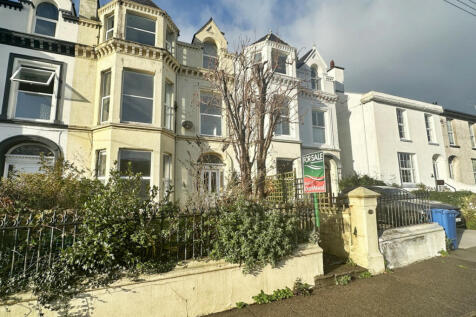 6 bedroom town house for sale