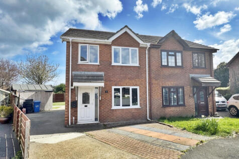3 bedroom semi-detached house for sale
