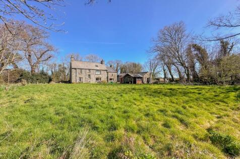 6 bedroom detached house for sale