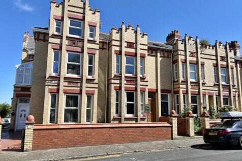 5 bedroom terraced house for sale