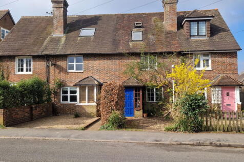 The Street, Cranleigh GU6 3 bed terraced house for sale