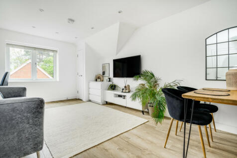 Ceres Cresent, Epsom, KT17 1 bed apartment for sale