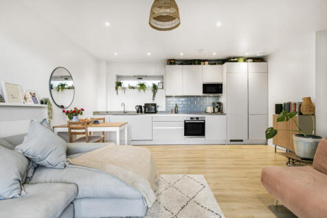 Quicks Road, Wimbledon, SW19 2 bed flat for sale