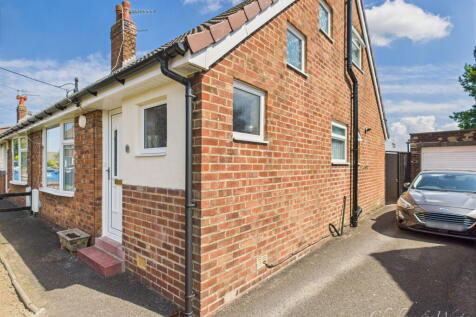 2 bedroom semi-detached bungalow for sale