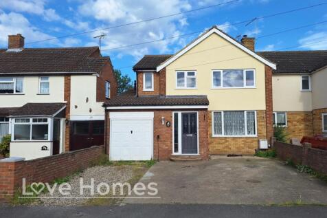 4 bedroom semi-detached house for sale