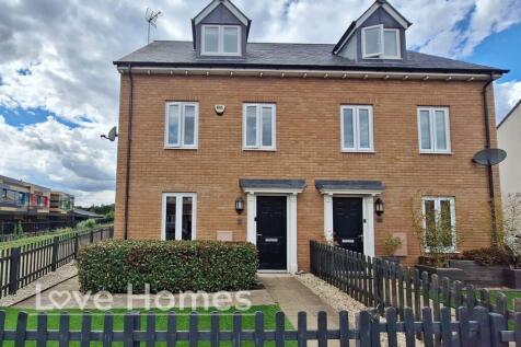 Chestnut Avenue, Silsoe, MK45 4GP 3 bed semi