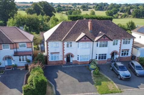 Finstall Road, Bromsgrove B60 2EH 4 bed semi