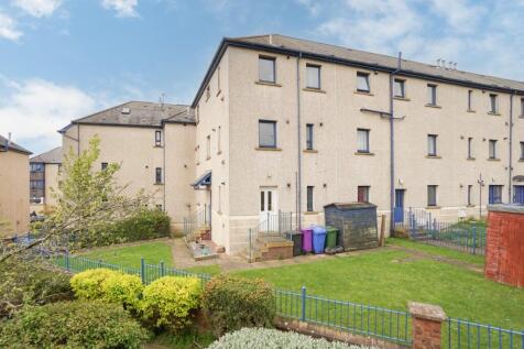 2 bedroom ground floor flat for sale