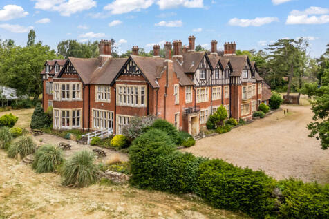 81 bedroom detached house for sale