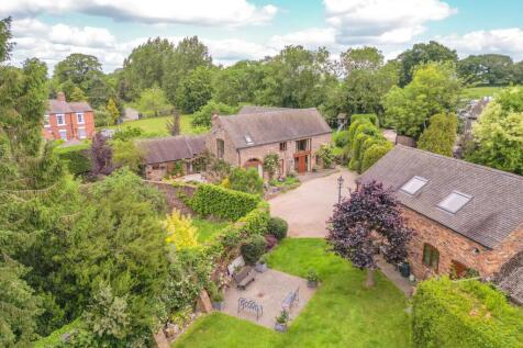 Atherstone CV9 5 bed barn conversion for sale