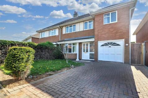4 bedroom semi-detached house for sale