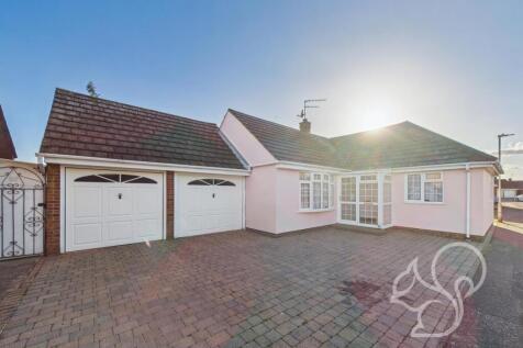 Woodfield Drive, West Mersea CO5 3 bed detached bungalow for sale