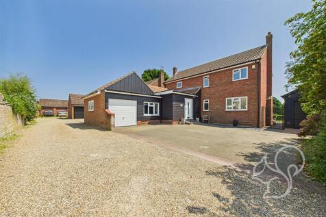 Oakwood Avenue, West Mersea CO5 4 bed detached house for sale