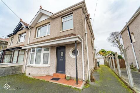 4 bedroom semi-detached house for sale