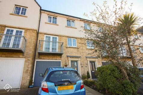3 bedroom town house for sale