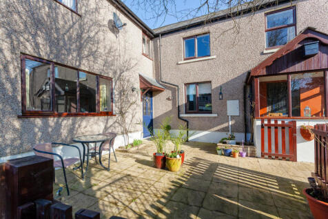 5 bedroom semi-detached house for sale