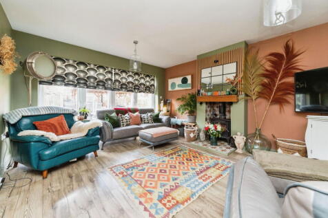3 bedroom end of terrace house for sale