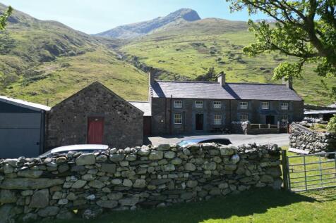 Maes Caradog, Nant Ffrancon 5 bed farm house for sale