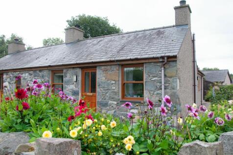 Llwyn, Bethesda Bach, Caernarfon 2 bed semi
