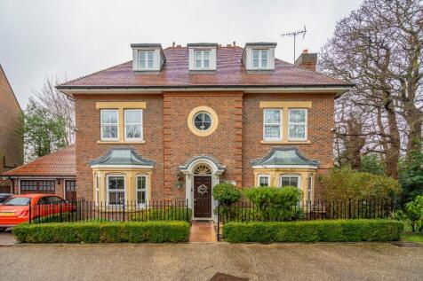 5 bedroom detached house for sale