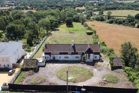 6 bedroom detached house for sale
