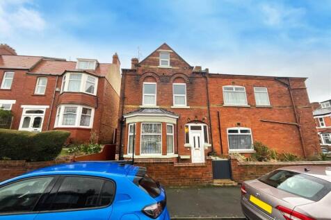 Woodall Avenue, Scarborough 4 bed flat for sale