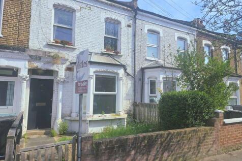 1 bedroom ground floor flat for sale