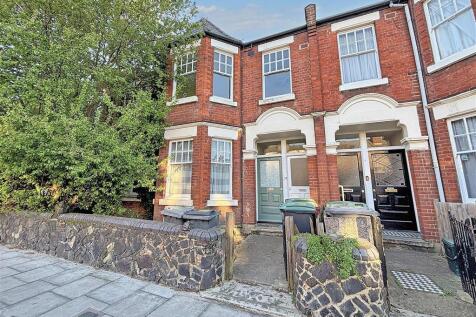 3 bedroom flat for sale