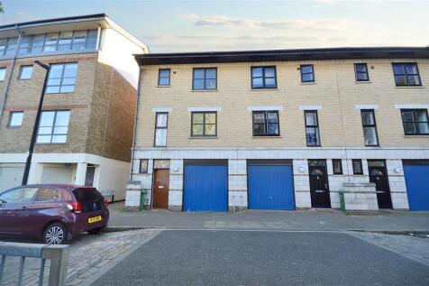 4 bedroom end of terrace house for sale