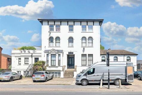 3 bedroom ground floor flat for sale