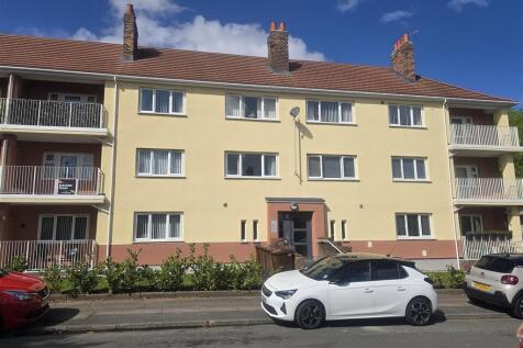 3 bedroom flat for sale