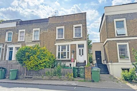 4 bedroom end of terrace house for sale