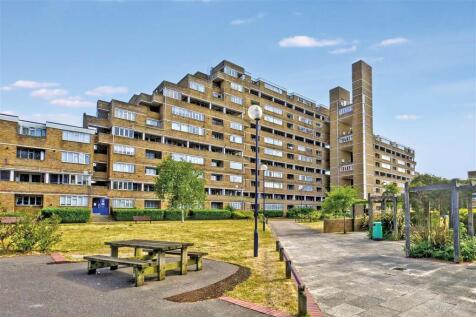 3 bedroom maisonette for sale