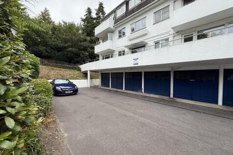 2 bedroom ground floor flat for sale