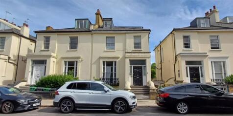 3 bedroom ground floor flat for sale