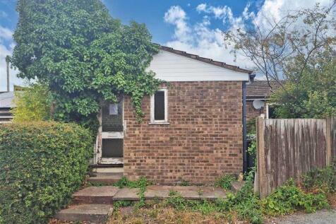 3 bedroom semi-detached bungalow for sale