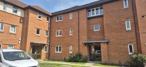 1 bedroom ground floor flat for sale