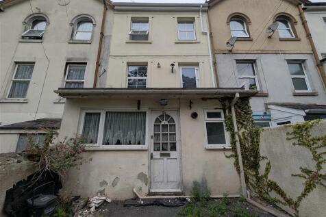 1 bedroom ground floor flat for sale