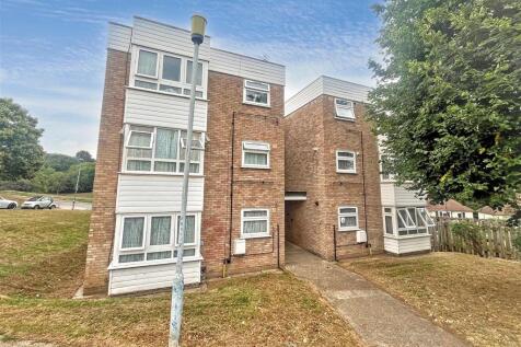 1 bedroom ground floor flat for sale