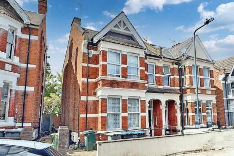 1 bedroom ground floor flat for sale