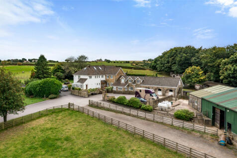 6 bedroom detached house for sale