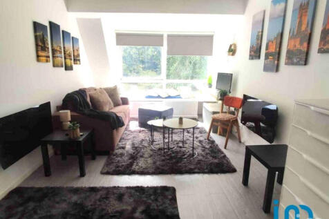 Studio flat for sale