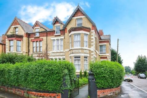 32 bedroom semi-detached house for sale